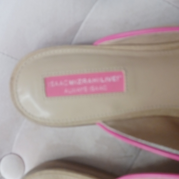 Sz 9 Isaac Mizrahi tan suede loafers. - Picture 3 of 4